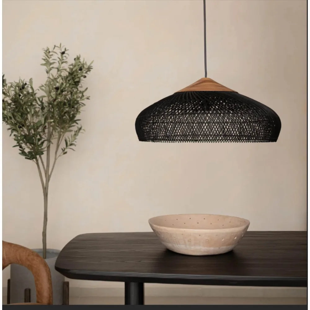 Lampada a sospensione a LED in rattan intrecciato a mano Wabi Sabi